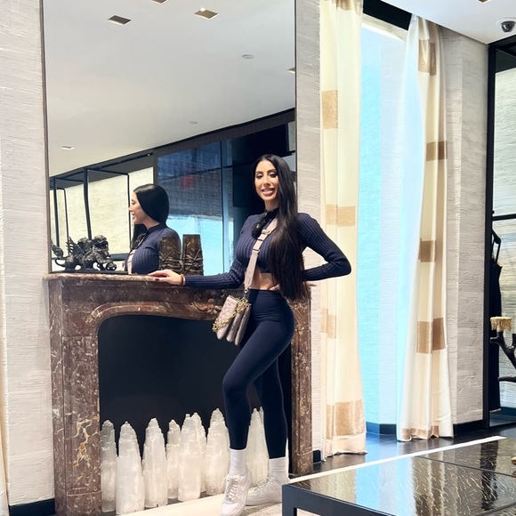 Welcome to my closet!!!! 😍 - Picture 16 of 16